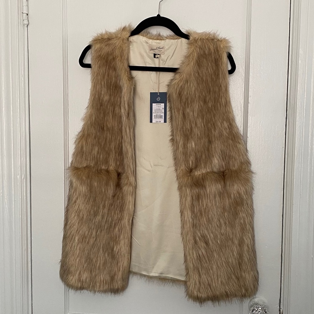 NWT Universal Threads Faux Fur Open Vest. One Size Fits Most